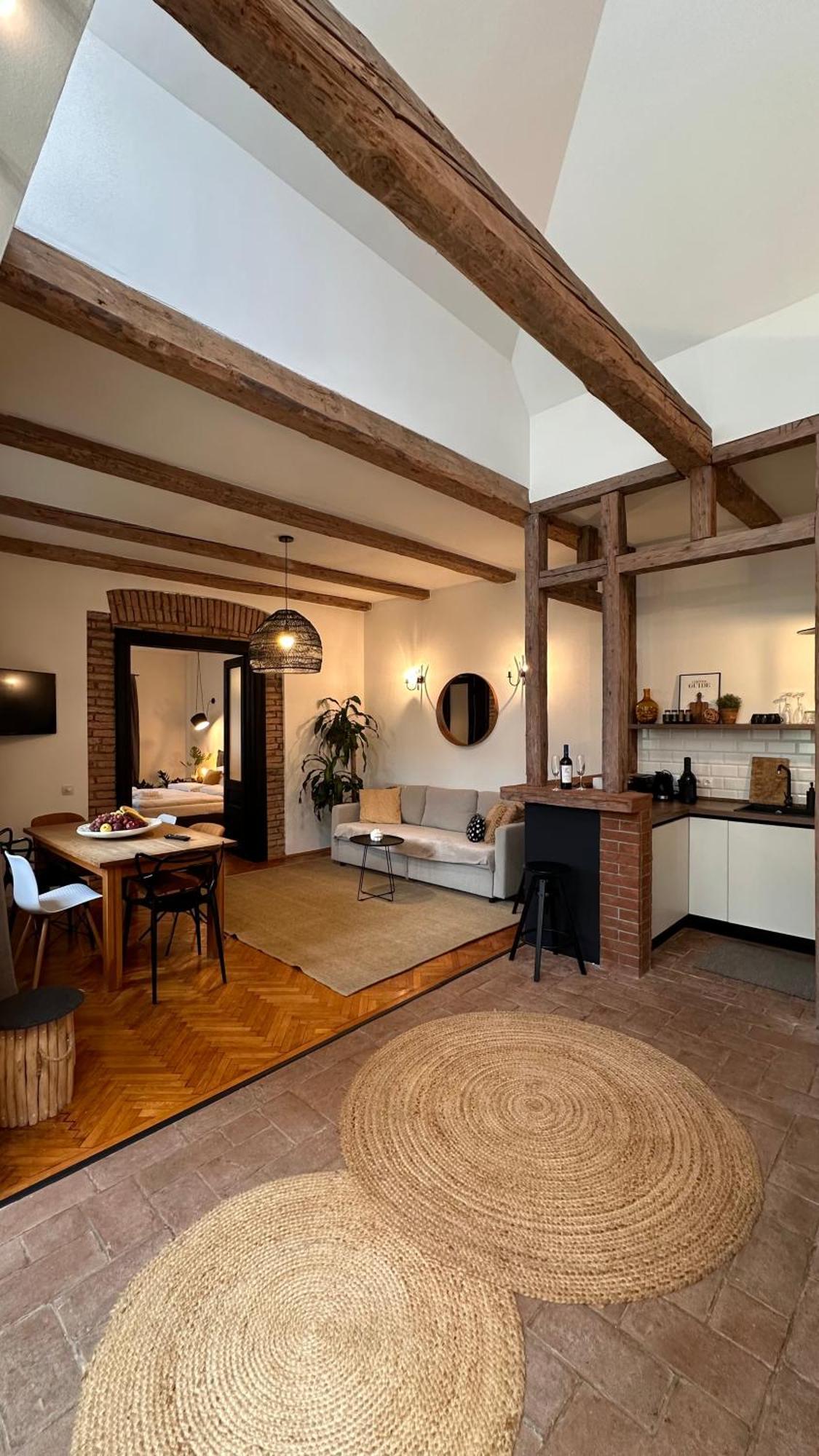 Marvellous Cozy In Old Center Town